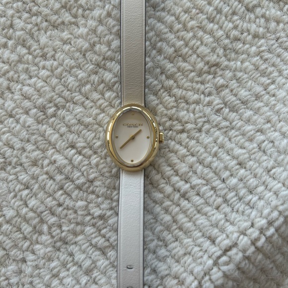 Coach Watch - Picture 3 of 3